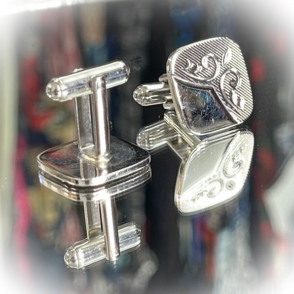 💕Beautiful Silvertone Vintage Cufflinks💕 - Picture 2 of 5